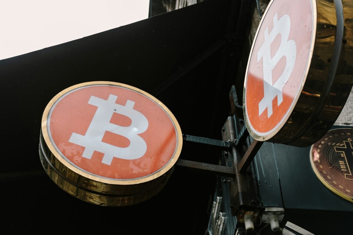 Bitcoin Climbs to $79K Amid Dollar Weakness Fueled by U.S. Treasury Bond Moves